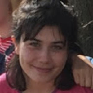 Meet your Posher, Izzi